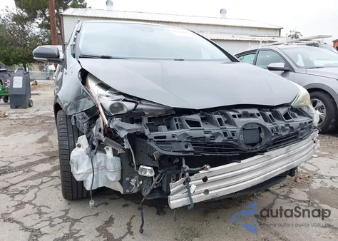 2016 Toyota Prius Four Touring z USA, uszkodzony, nr VIN JTDKARFU8G3015083